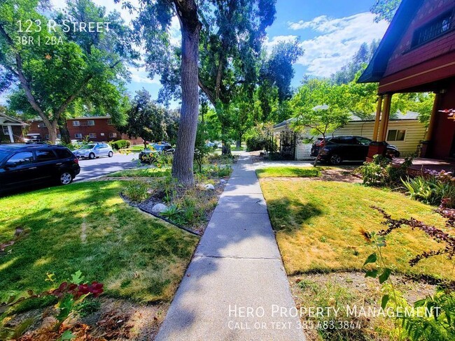 Building Photo - Extremely Desirable Stunning Avenues Home!!!