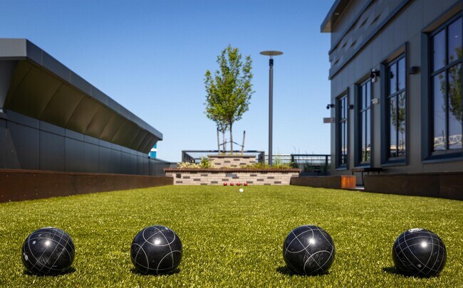 Building Photo - 32 Oakland Ave