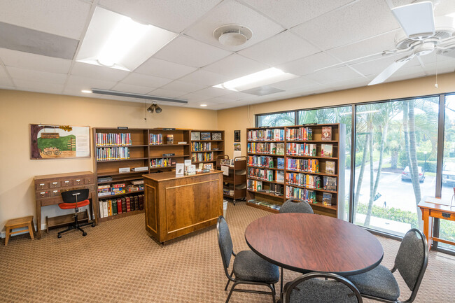 Building Photo - 18081 SE Country Club Dr