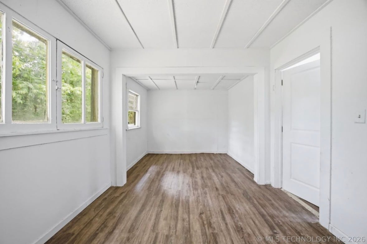 Building Photo - 908 N Collins Ave