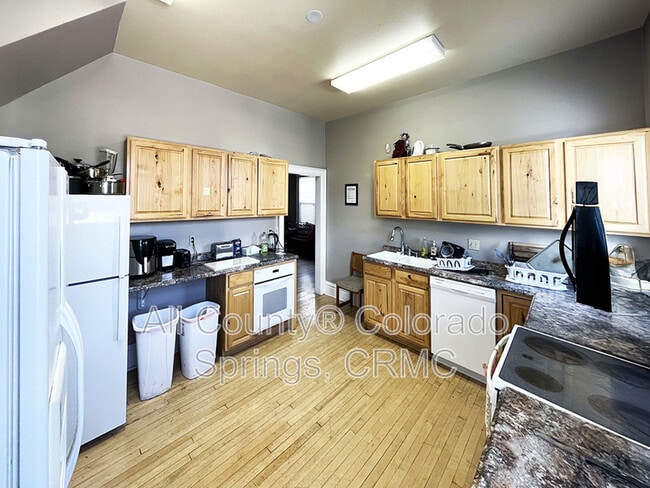 Building Photo - 815 N Nevada Ave