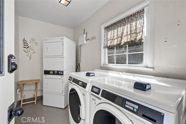 Building Photo - 15234 Dickens St
