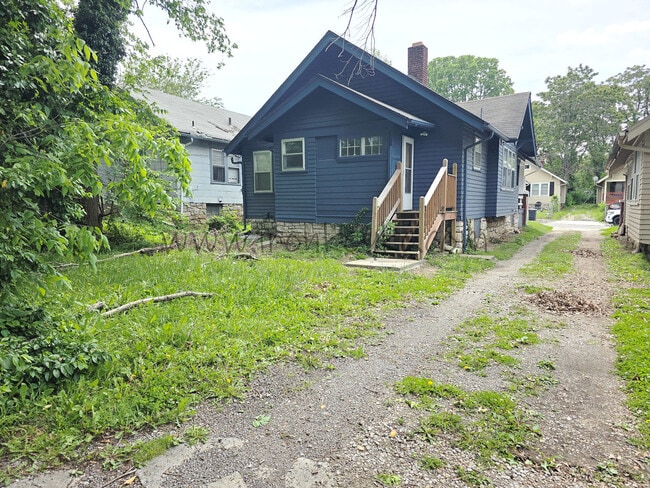 Building Photo - 2120 E 68th Terrace