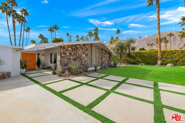 Primary Photo - 1155 E Mesquite Ave