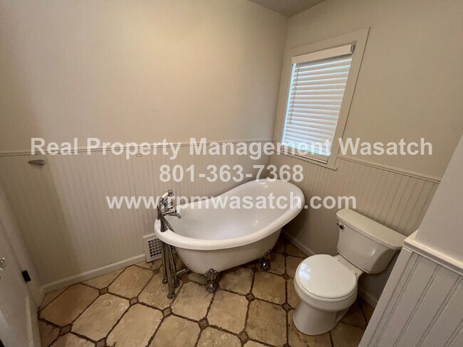 Building Photo - 1105 S 700 E