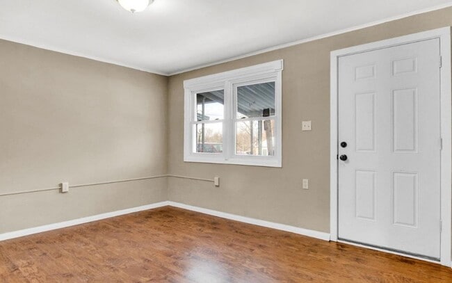 Building Photo - Coming Soon! Charming 2 Bedroom, 1 Bath Ho...