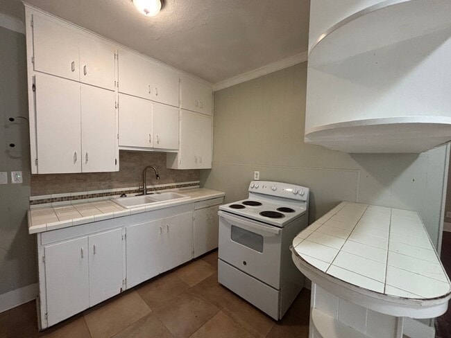 Building Photo - Cozy 2 bedroom 1 bath duplex