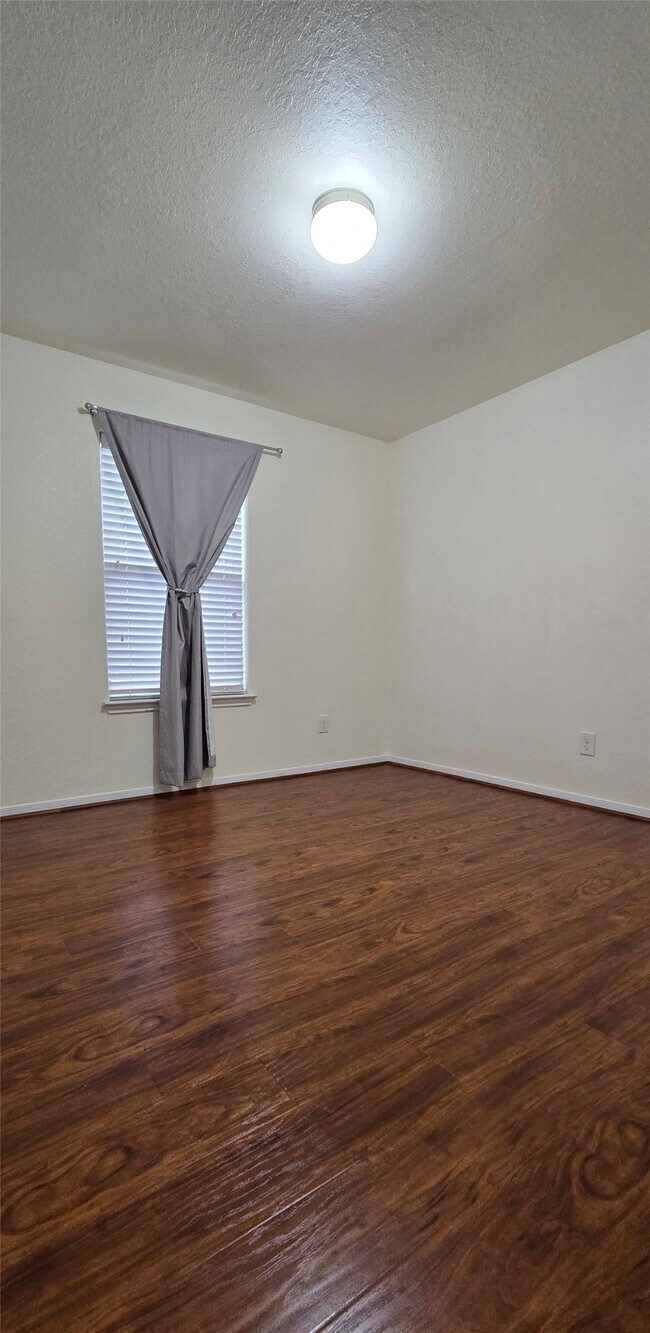 Building Photo - 15215 Benson Landing Dr