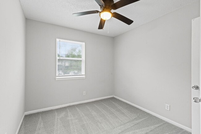 Building Photo - Summer Special! Spacious 3BR Townhome with New Upgrades + $250 Off First Month’s Rent