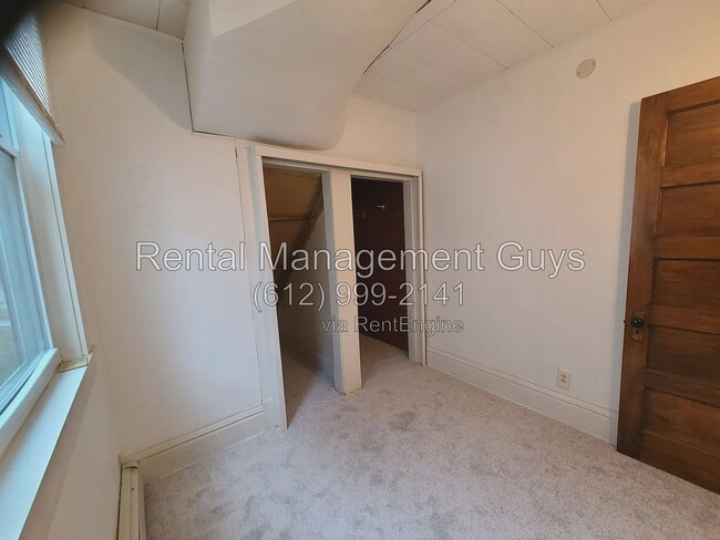 Building Photo - 736 Geranium Ave E