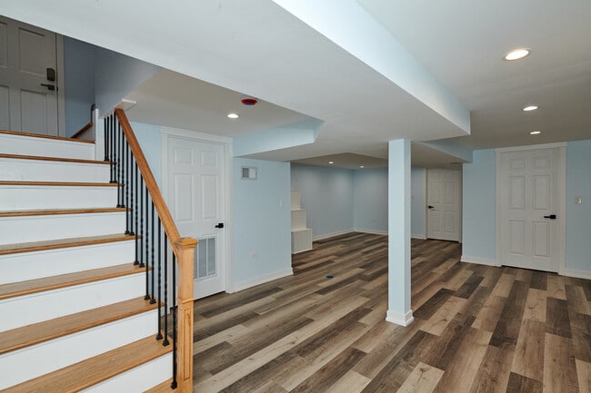 Building Photo - 8544 W Roseview Dr