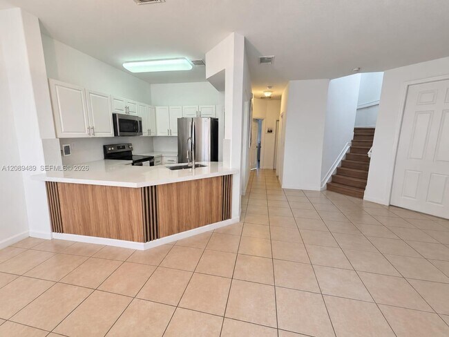 Building Photo - 7800 NW 116 Pl