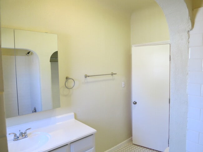 Building Photo - 5105 W 20th St