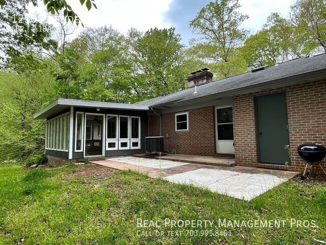 Building Photo - 12100 Henderson Rd