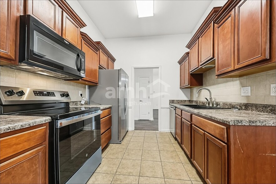 Building Photo - 1679 Farkleberry Dr