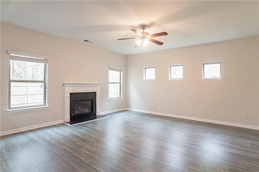 Building Photo - 3443 Woodshade Dr