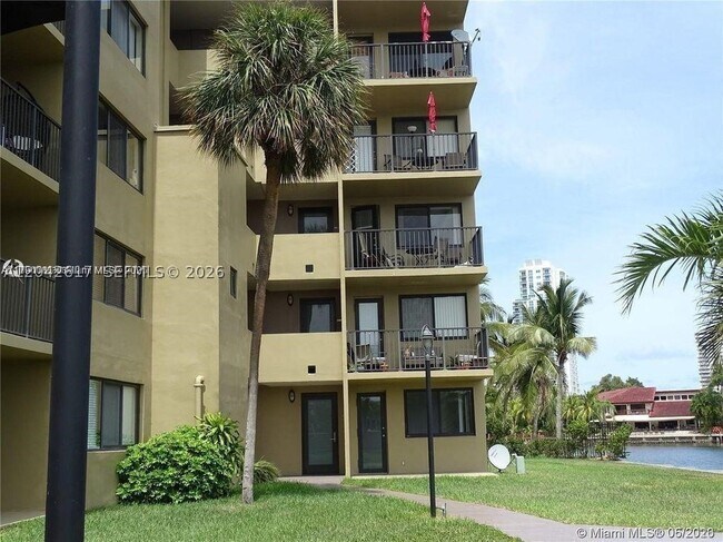 Building Photo - 301 Golden Isles Dr
