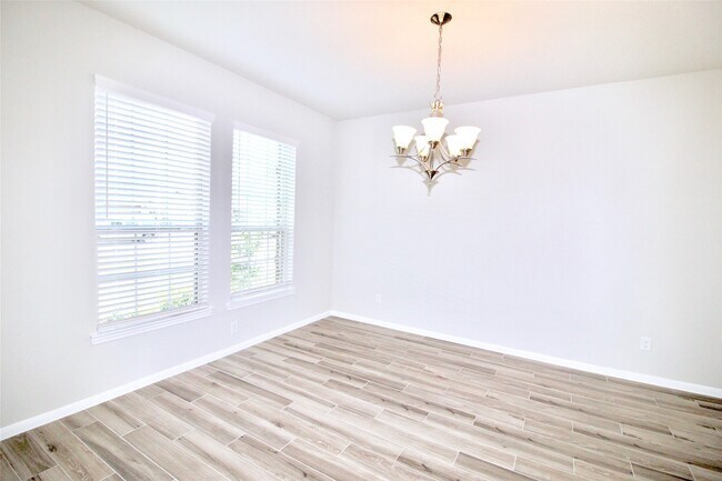 Building Photo - 3422 Dry Creek Dr