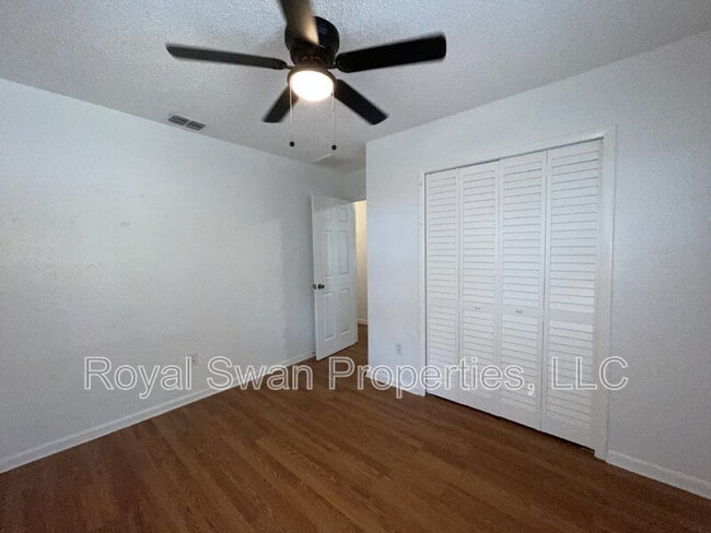Building Photo - 222 Lakeview Dr