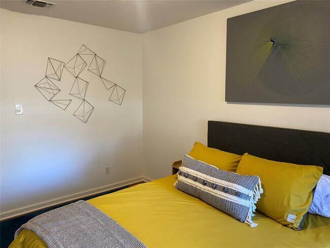 Building Photo - 5405 Brompton Cir