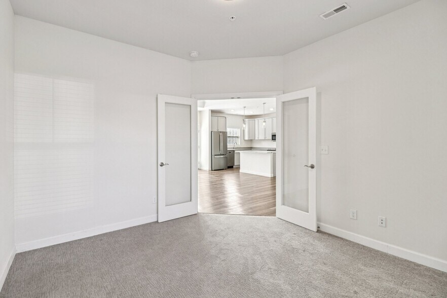 Building Photo - 9776 Montclaire Dr