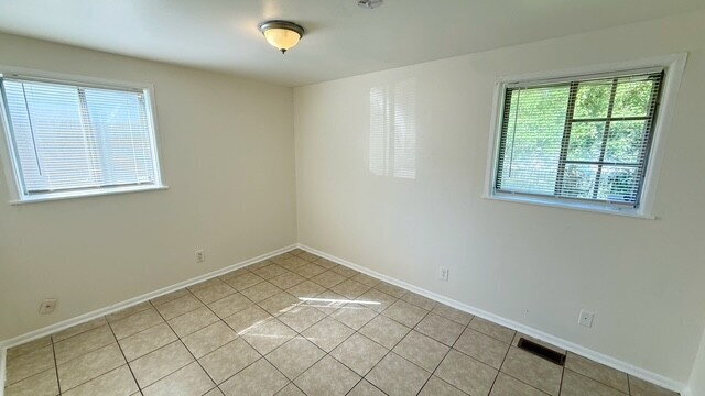 Building Photo - WEST SIDE UPDATED 3 BEDROOM RANCH HOME AVAILABLE NOW!
