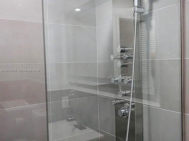 Building Photo - 1649 NE 8th Ave