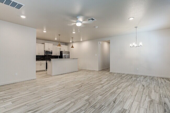 Building Photo - Brand new townhomes in Frenship East!