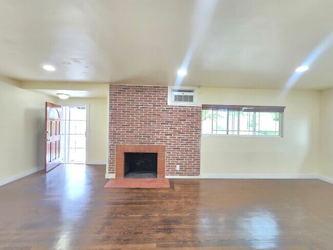 Building Photo - 8154 Potter Ave