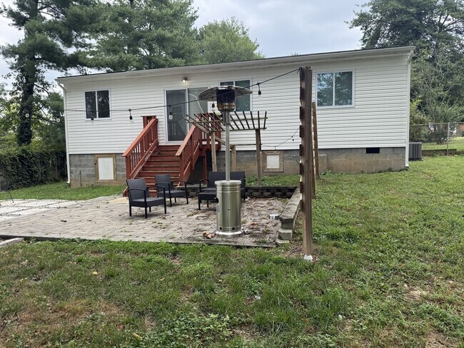 Building Photo - 1658 Foster Rd