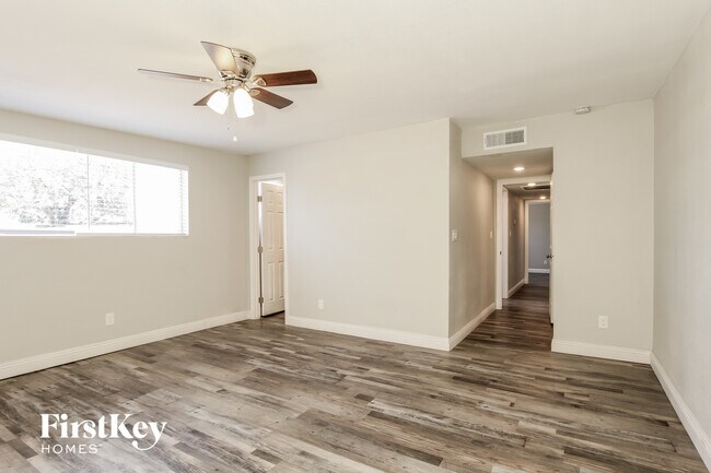 Building Photo - 3718 W Townley Ave