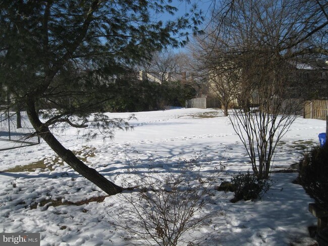 Building Photo - 8171 Fenwick Ct