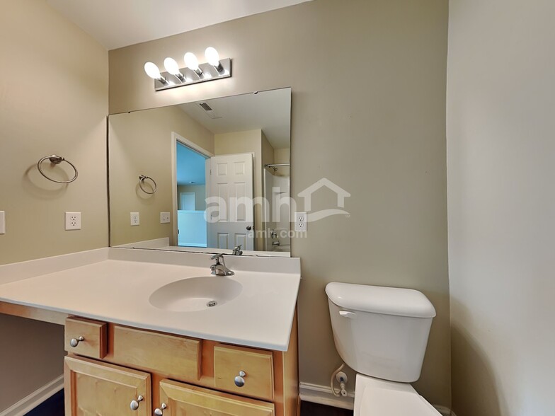 Building Photo - 504 Greywood Ln