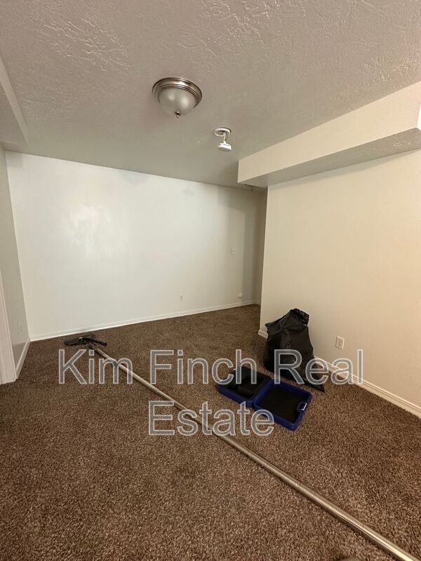 Building Photo - 9820 Deep Creek Dr
