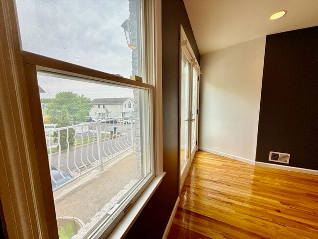 Building Photo - 318 Linden Ave