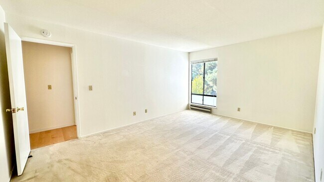 Building Photo - Top-floor with Storage Room & Huge Walk-In...