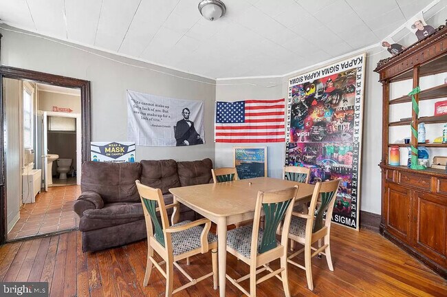 Building Photo - 1715 Providence Ave