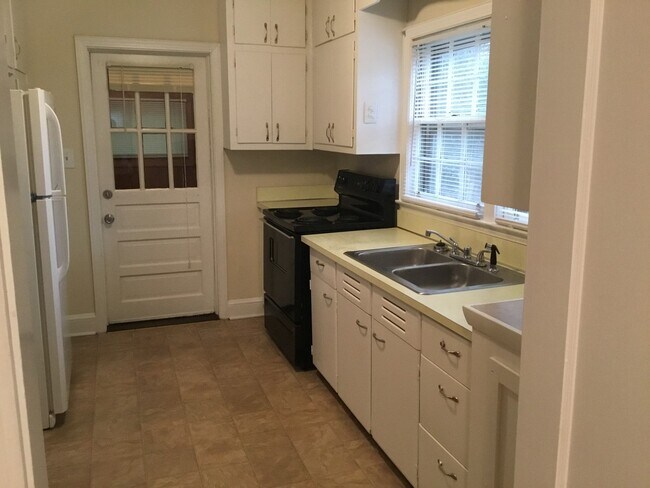 Building Photo - 1035 Candlewood Ln