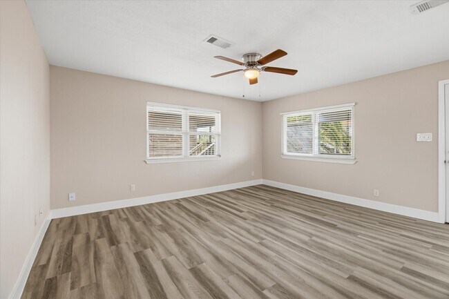 Building Photo - 505 Pompano St