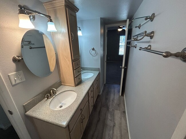 Building Photo - 4501 W Continental Dr