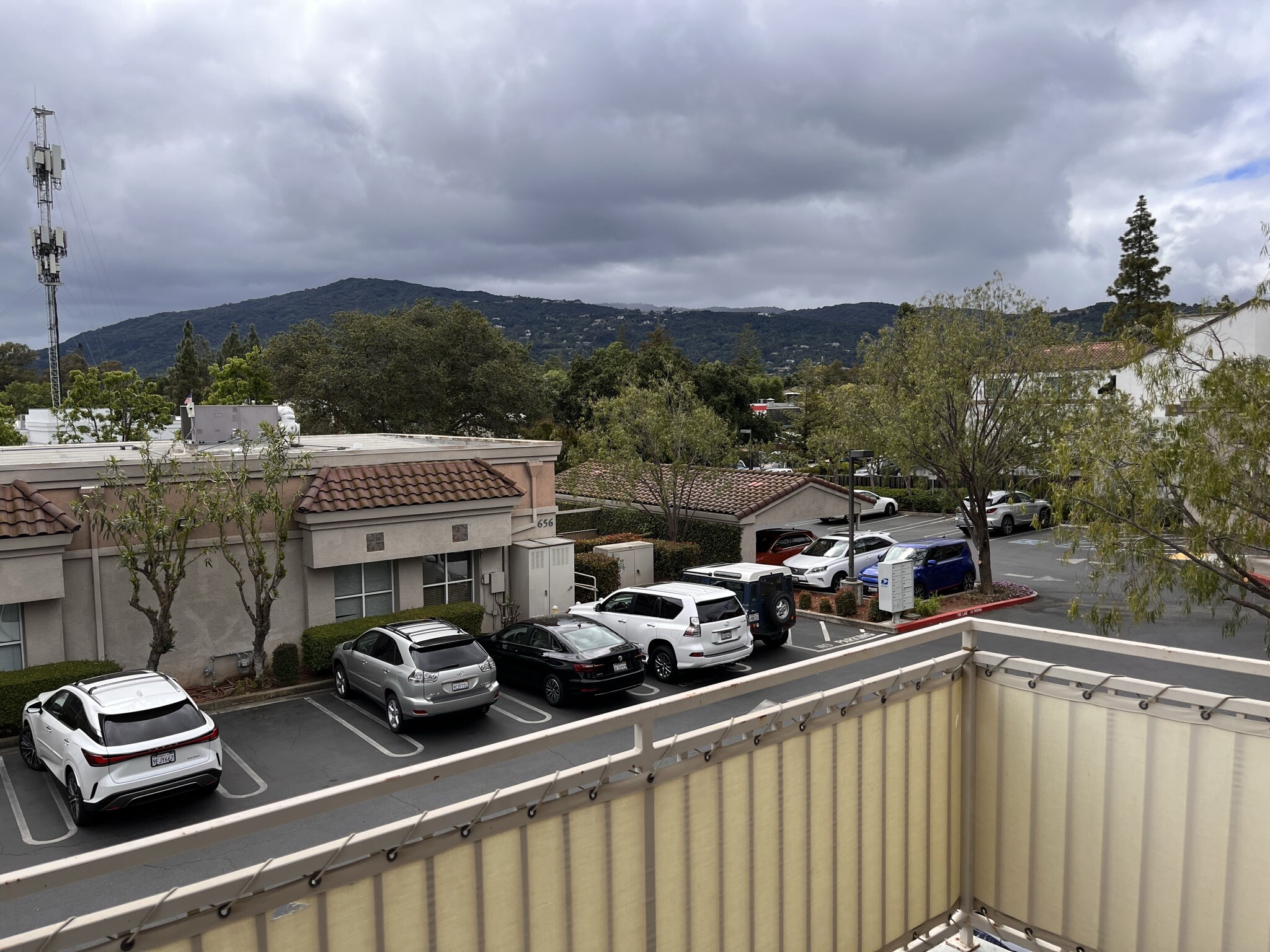 Building Photo - 654 N Santa Cruz Ave