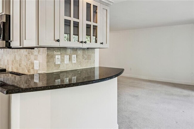 Building Photo - 25316 Plantation Dr NE