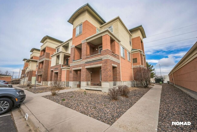 Building Photo - Charming 2BR Condo in Denver