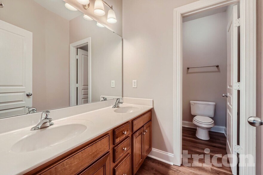 Building Photo - 303 Trillium St NW