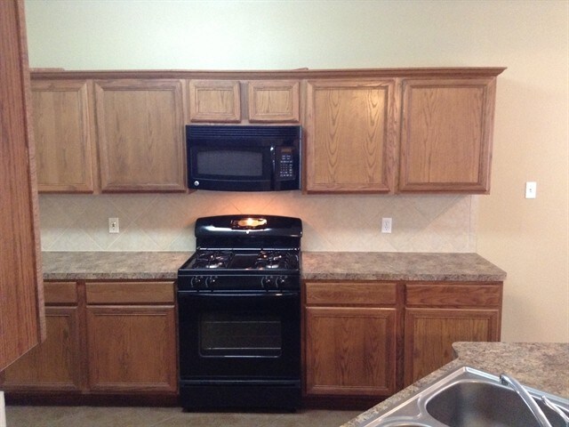 Building Photo - 1052 Shadow Glenn Dr