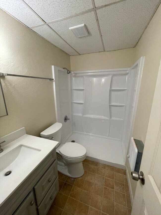 Building Photo - 704 Torrey Ln