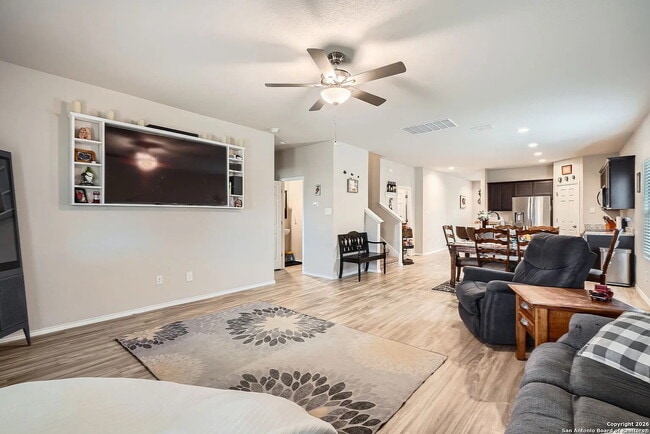 Building Photo - Spacious 4 Bedroom with Primary Suite Downstairs!