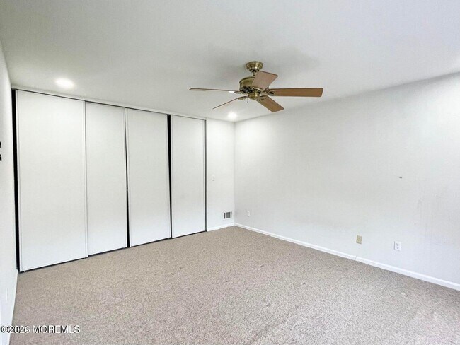 Building Photo - 21 Evergreen Dr