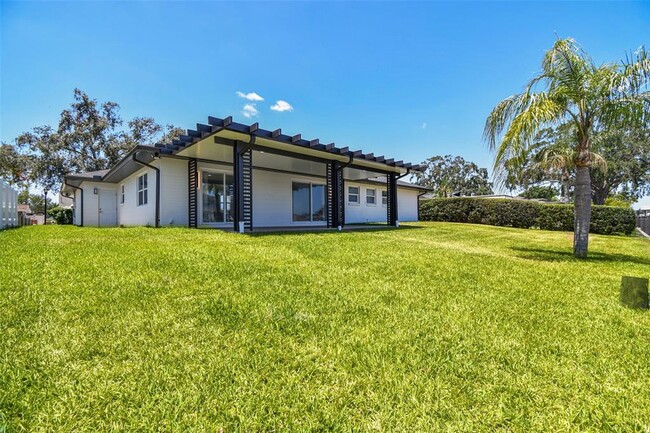 Building Photo - 3913 Fontainebleau Dr