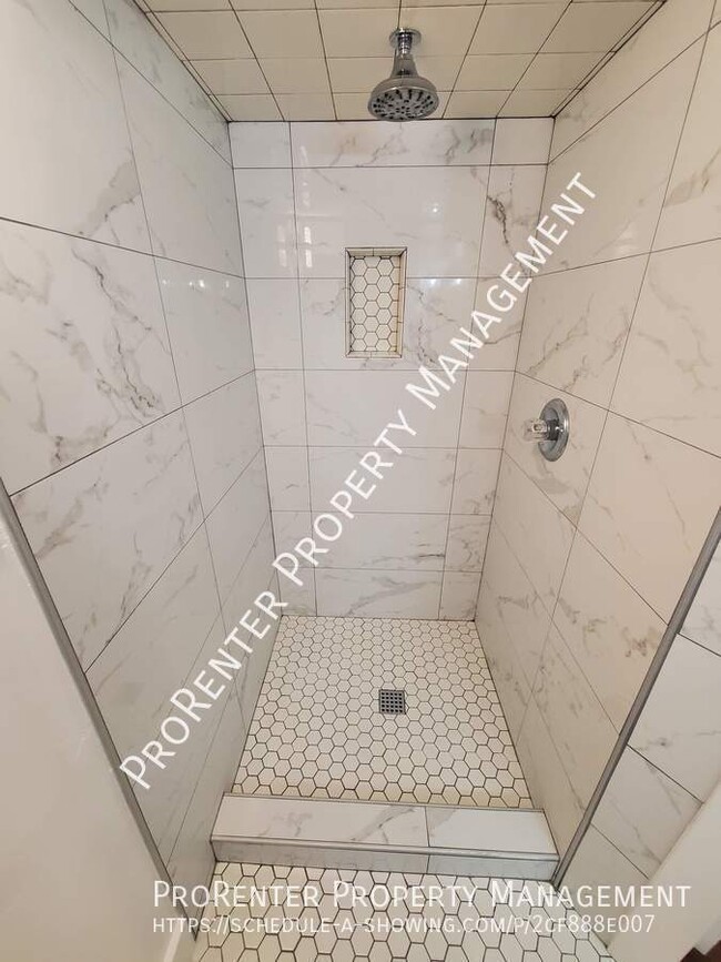 Building Photo - 145 W 200 N